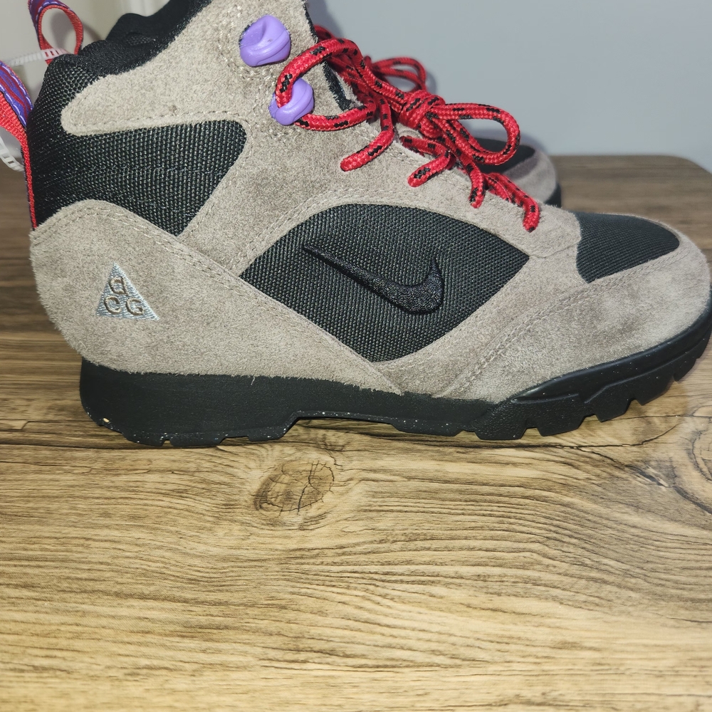 Nike ACG Torre Mid Waterproof Hiking Boot Olive Grey Men's Sz 6 & Women's Sz 7.5
